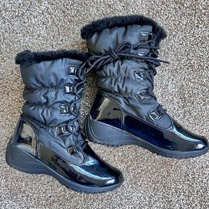 KHOMBU brand black lace up winter boots for women